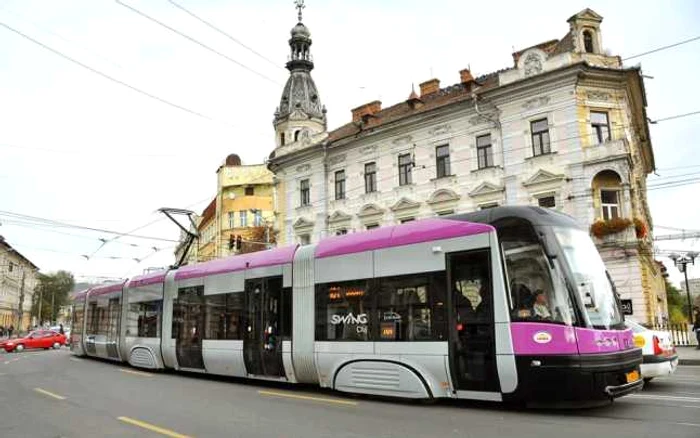 Tramvaiul mov din Cluj FOTO: Facebook, Emil Boc