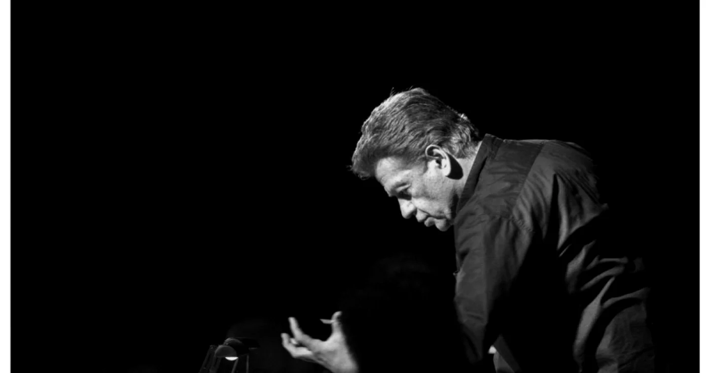 Christian Badea dirijând „Parsifal” la Ateneul Român (foto: Dragoş Cristescu)