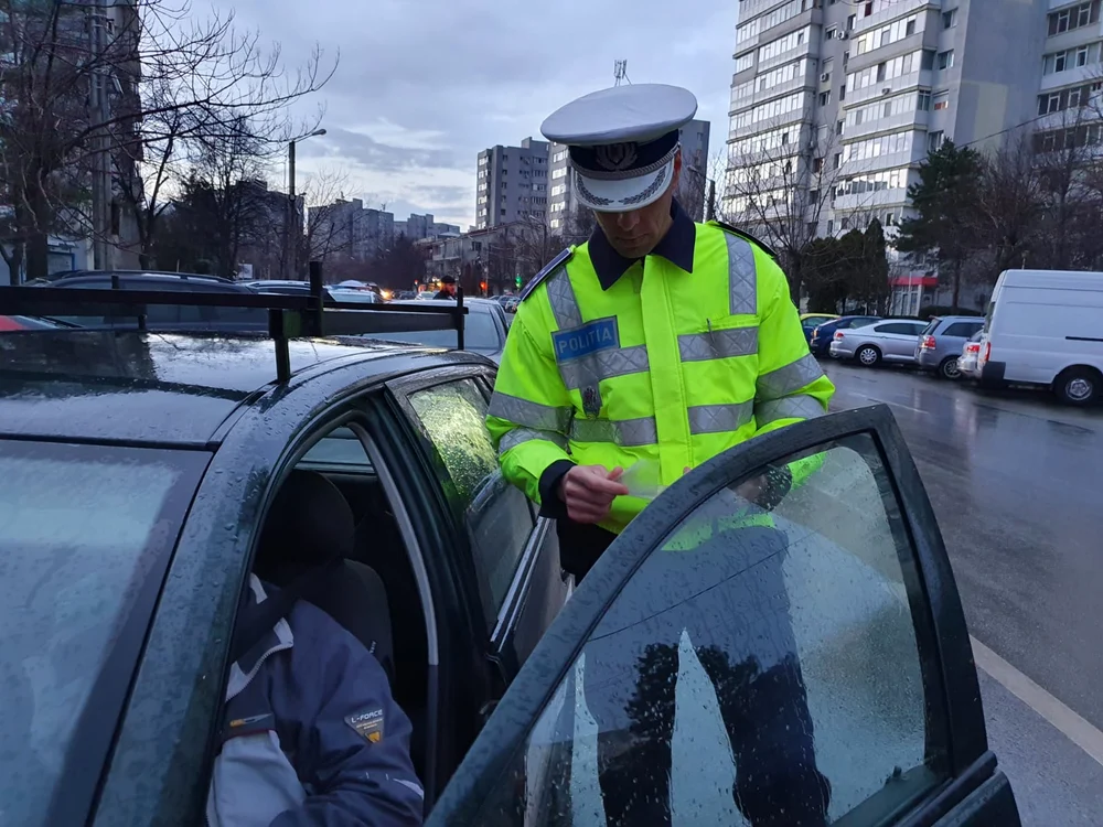Polițiștii l-au surpins pe șofer în trafic FOTO: arhiva/IPJ Olt