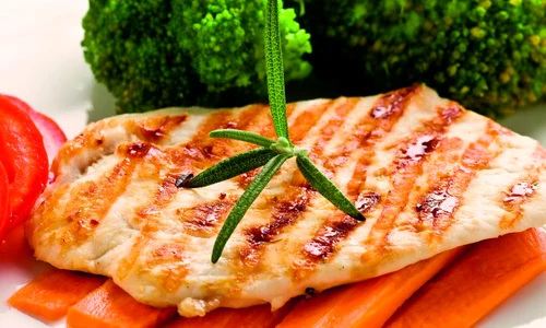 piept de pui la gratar cu broccoli jpeg