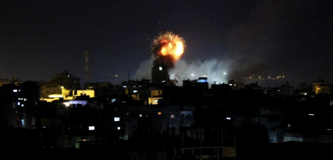 Bombardamentele din Fâşia Gaza au ajuns să fie fotografiate din spaţiu. FOTO Reuters