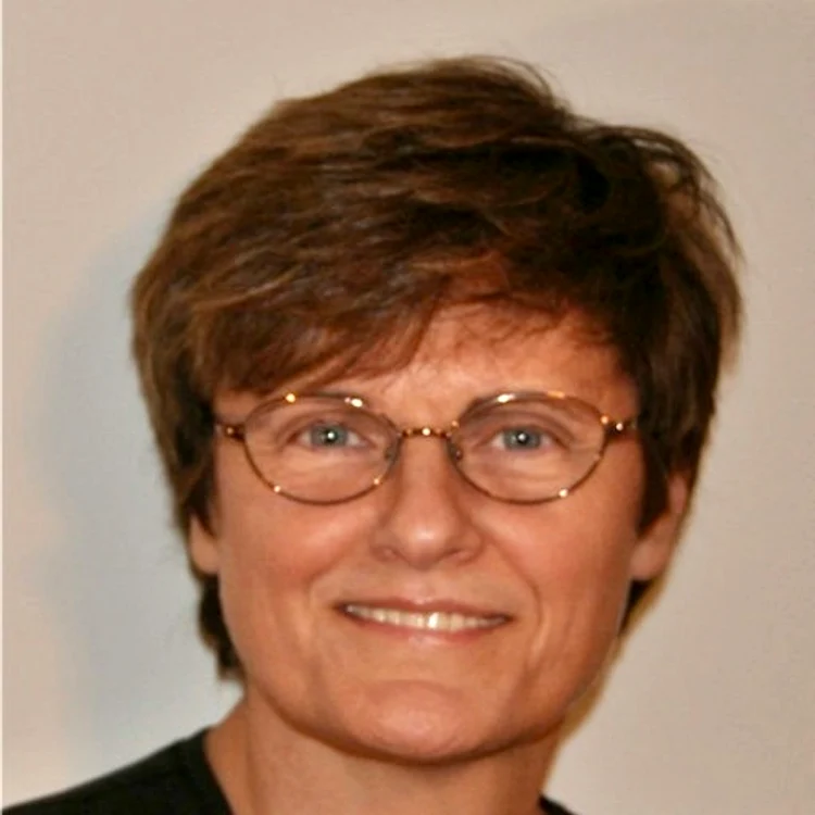 Profesoara Katalin Kariko, unul dintre «părinţii» ARN-ului mesager, explică de ce trebuie să avem încredere în serul anti-Covid-19