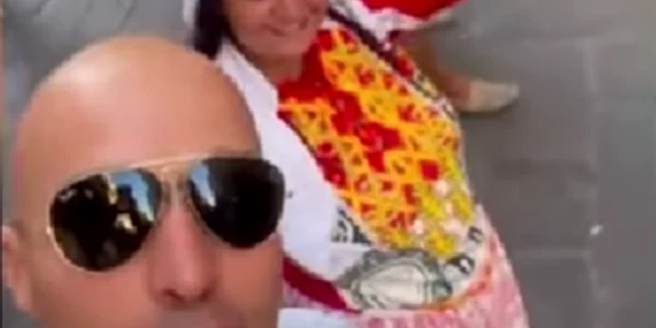 Politicianul Alessio Di Giulio s-a filmat cu o femeie de etnie romă. Foto: Captură video YouTube