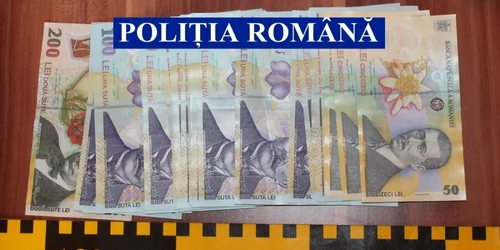 Bani gasiti in casa unui barbat acuzat de inselaciune