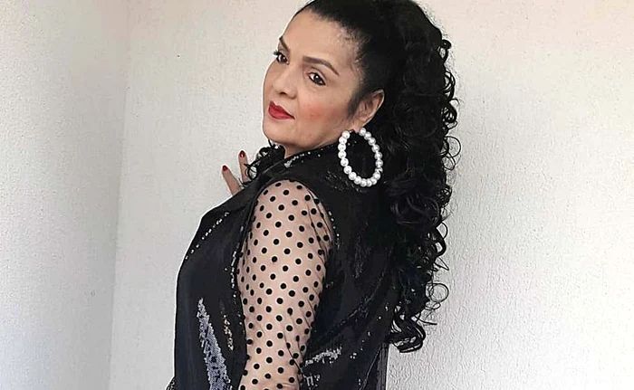 Cornelia Catanga adoră ținutele negre, pentru scenă