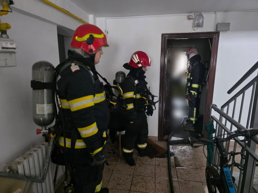 Pompierii au evacuat 19 persoane. FOTO: arhivă/ISU