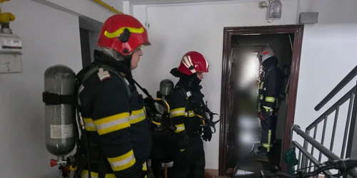 incendiu bloc foto ISU giurgiu jpg