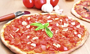 pizza cu rosii si usturoi jpeg