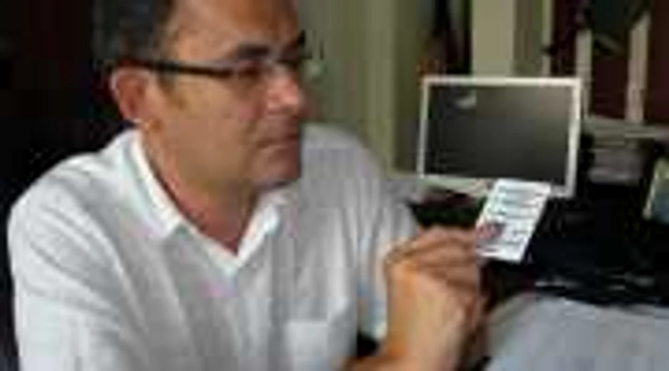Un astfel de card va costa maxim opt lei. Foto: Bogdan Nistor