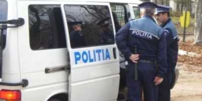 Suspecţii au fost prinşi de poliţişti Foto. Adevărul