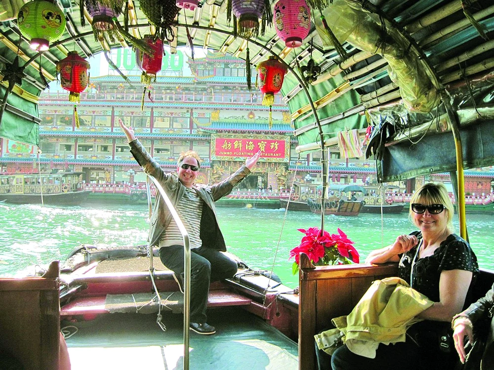 Actorul s-a plimbat cu „sampan-ul” (o bărcuţă cu motor)