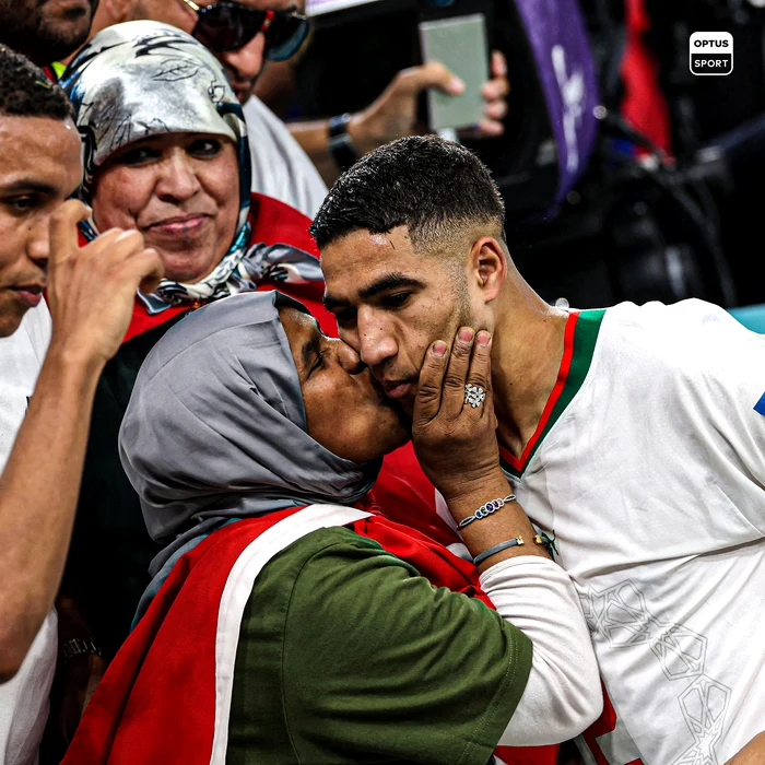Hakimi, felicitat de mama sa la Cupa Mondială din Qatar. Foto Getty images