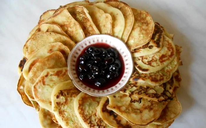 
    Mini clătite cu dovlecel  