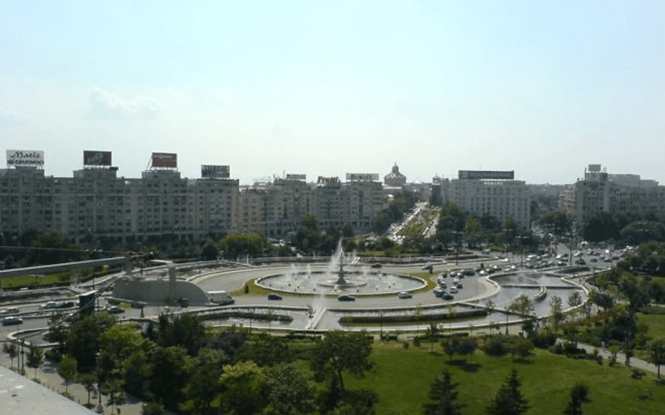 Cum a fost distrus planșeul pe care stă Piața Unirii FOTO