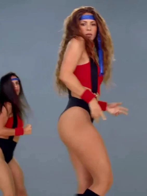 Shakira arată demențial la 43 de ani