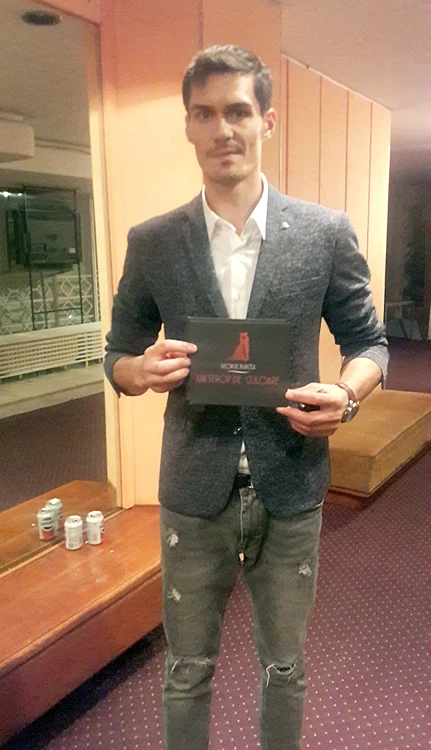 George e un bărbat care se pricepe și la actorie, dar și la poezie