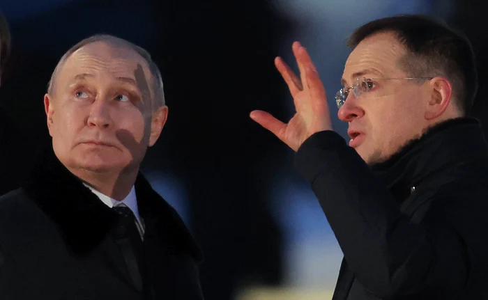 Vladimir Medinski și Vladimir Putin la comemorarea celui de-al doilea Război Mondial FOTO EPA-EFE