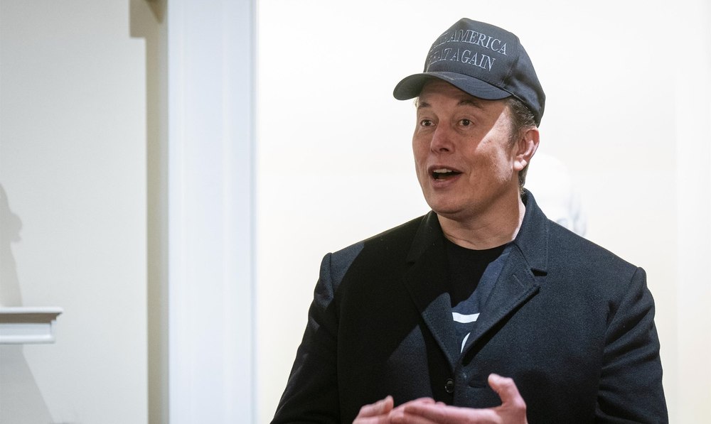 Elon Musk dă în judecată Apple şi OpenAI, acuzând un monopol pe piața inteligenței artificiale