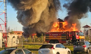 o biserica de lemn din jud timis a luat foc FOTO Facebook Claudiu Pânzariu jpg