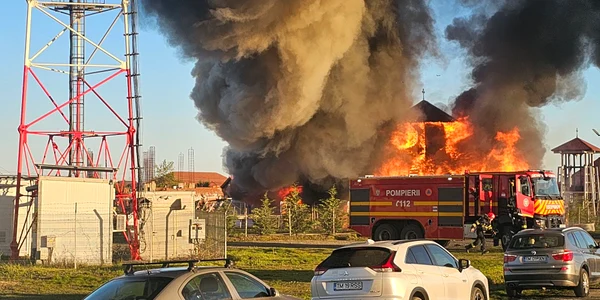 o biserica de lemn din jud timis a luat foc FOTO Facebook Claudiu Pânzariu jpg
