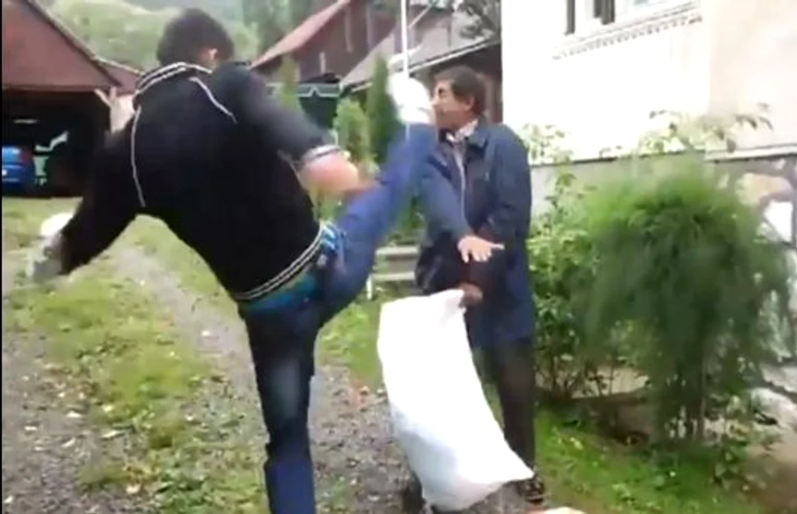 
    Tânărul s-a înfuriat când hoţul a încercat să-l mintă în faţă  