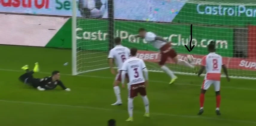 Elvir Kolic a reușit execuția campionatului: lovitura scorpionului. Bosniacul s-a inspirat de la spectaculosul portar columbian Rene Higuita