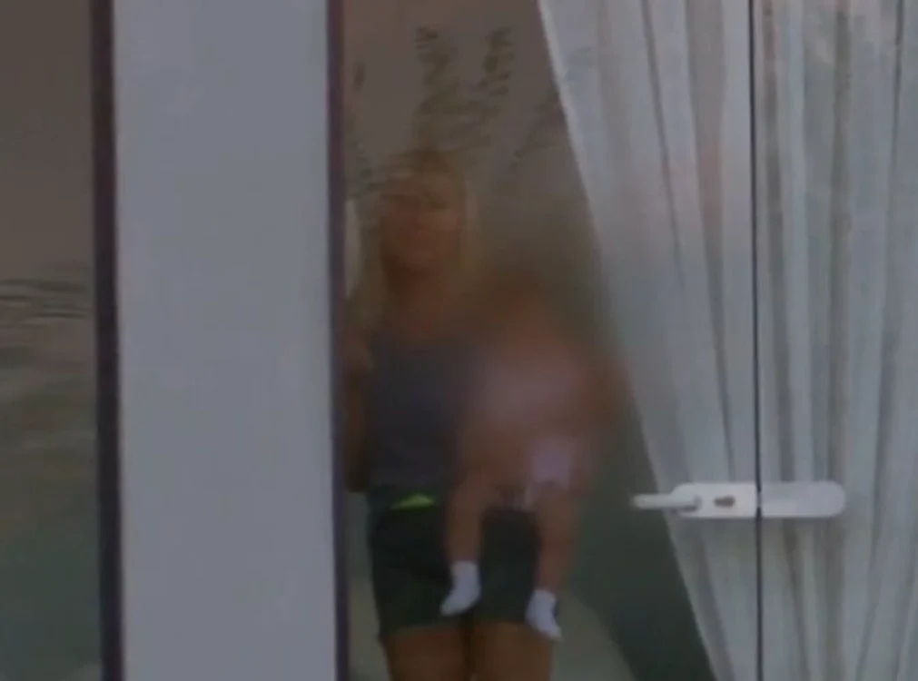 Elena Udrea şi fetiţa ei se află în casa lui Adrian Alexandrov de la Corbeanca  