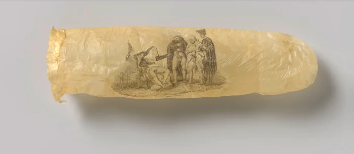 Prezervaticul gravat este expus la Rijksmuseum, din Amsterdam. Foto: Getty Images