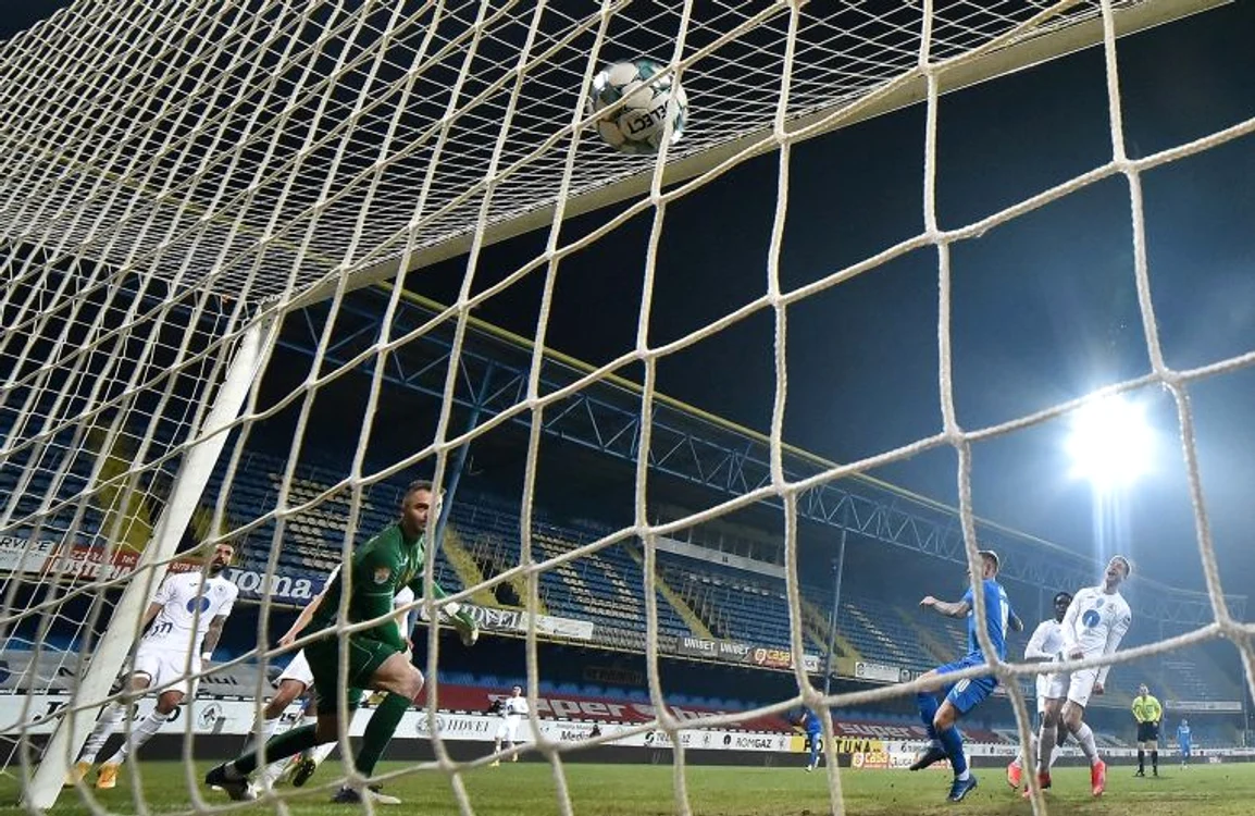 Veteranul Gazului, Pleșca, a primit două goluri de la CraiovaFOTO: Sportpictures.eu