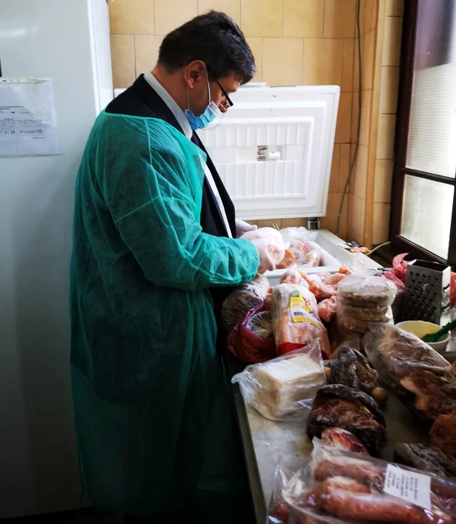 Inspectorii au găsit produse alimentare expirate