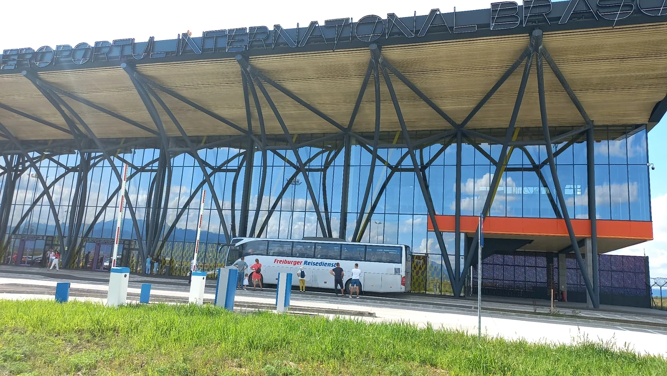 Aeroportul Internațional Brașov și-a prelungit programul FOTO Ioan Buciumar