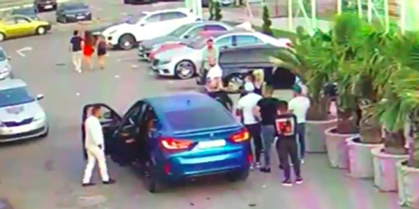 Bătaie în parcarea Clubului Ego din Mamaia Sursa camere supraveghere
