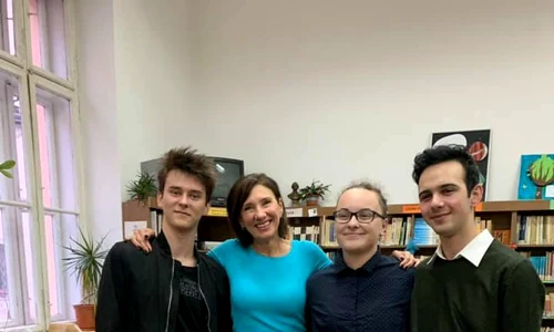 1 carmen iohannis fusta mini 2018 1 jpg jpeg