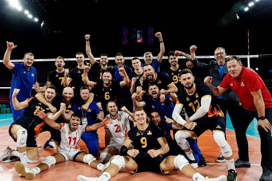 Tricolorii au făcut poza de grup după meciul câștigat cu Ucraina