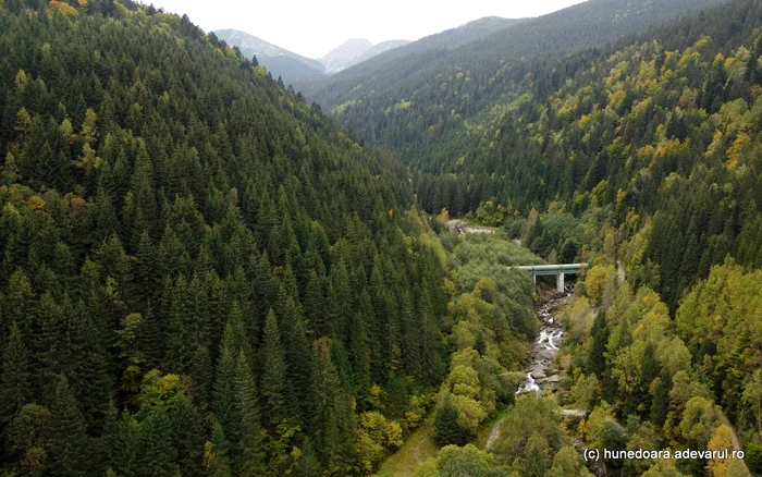 Cascada Lolaia si Valea Nucșoarei - Pietrele din Retezat.  Foto Daniel Guță  ADEVĂRUL 