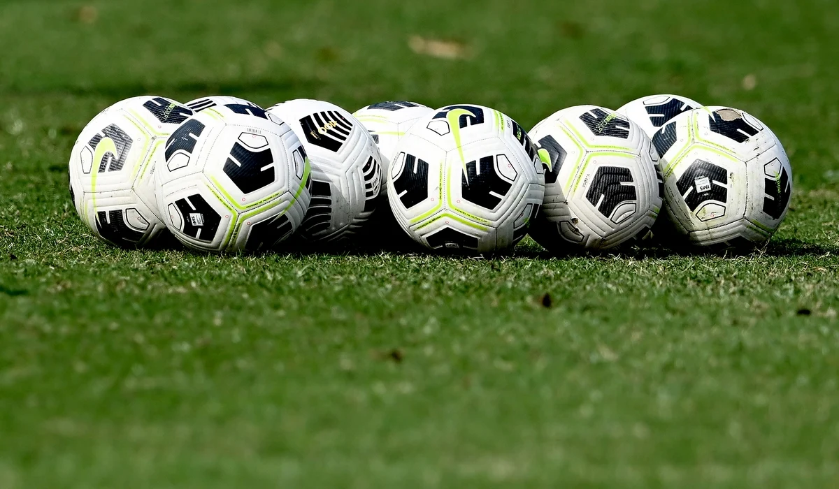 Noapte de coșmar la Paris: doi fotbaliști au fost jefuiți în camera de hotel. Cum s-au dus pe apa sâmbetei 240.000 euro