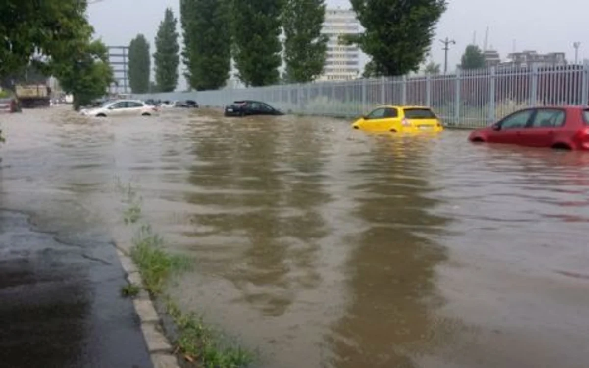 
    Inundaţii la Constanţa foto: adevărul.ro  