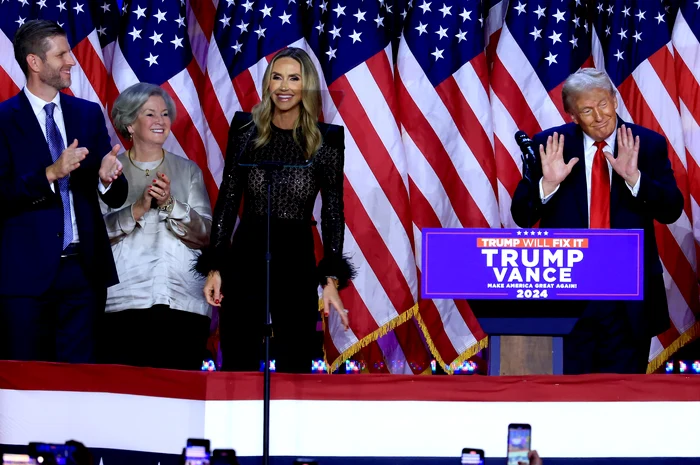 Donald Trump a numit-o pe Susie Wiles (stânga, centru) șefă de cabinet FOTO EPA-EFE