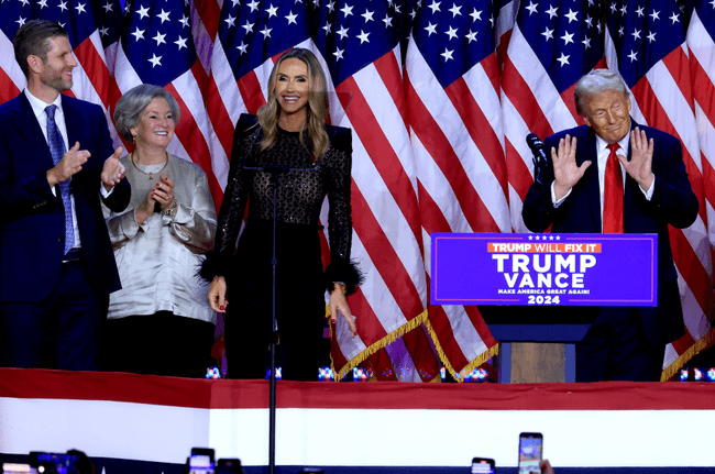 Donald Trump a numit-o pe Susie Wiles (stânga, centru) șefă de cabinet FOTO EPA-EFE