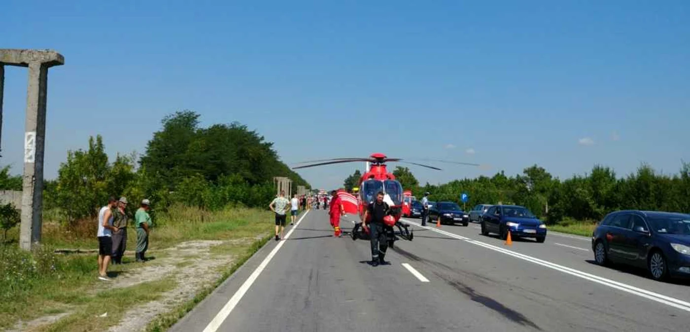 Elicopterul a preluat copilul rănit grav FOTO Adevărul