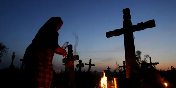 femeie cimitir foto reuters