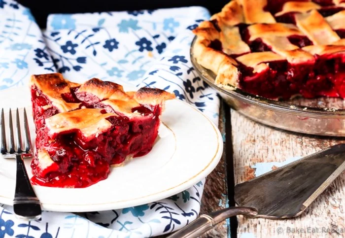 Tarta cu zmeură îţi va încânta toate simţurile!clickpoftabuna.ro