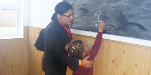 Prichindeii nu pot să scrie la tablă