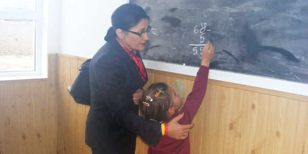 Prichindeii nu pot să scrie la tablă 