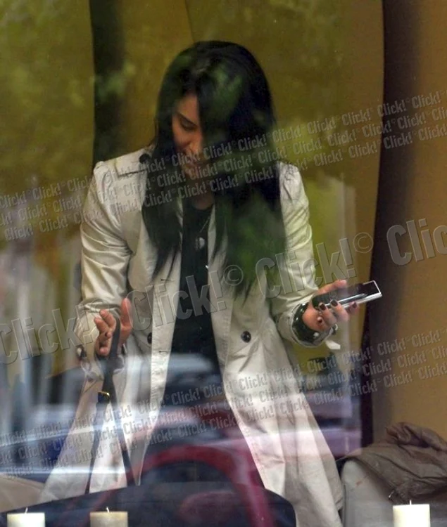 Adelina Pestriţu şi-a făcut unghiile la un salon de cartier