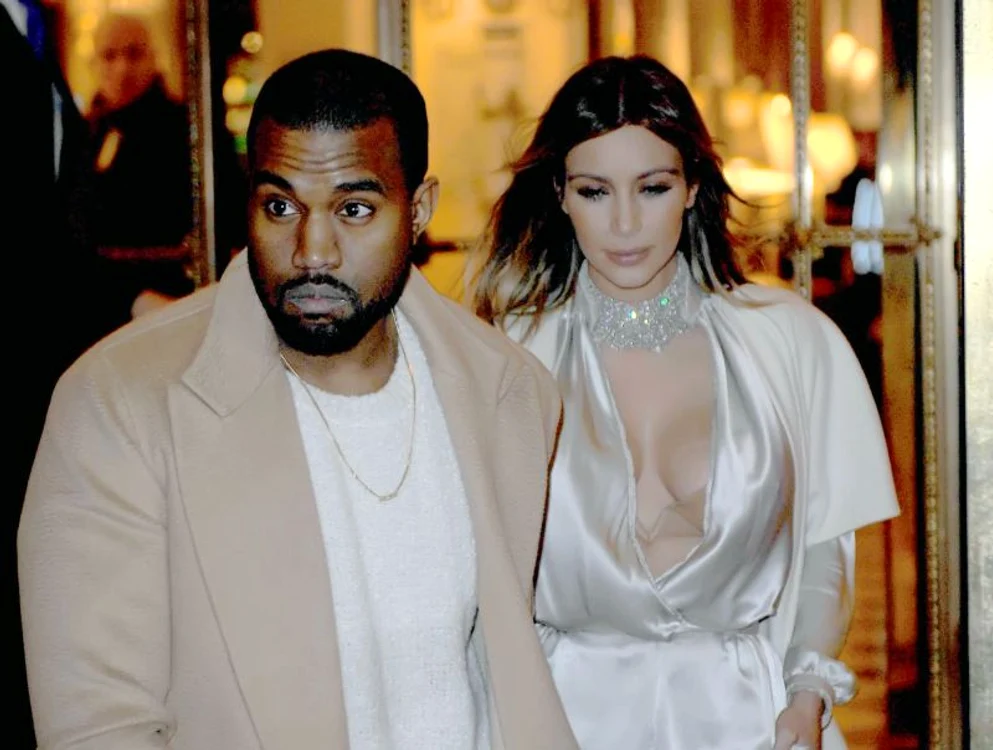
    Kanye West şi Kim Kardashian au ieşit la plimbare în Paris (Foto: Wenn)  