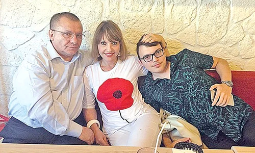Marina Almăşan,  între iubit şi fiul său  şi al lui Socaciu jpeg