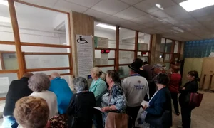 pensionari nemultumiti cer lamuriri la casa de pensii olt, septembrie 2024   foto alina mitran (14) jpeg