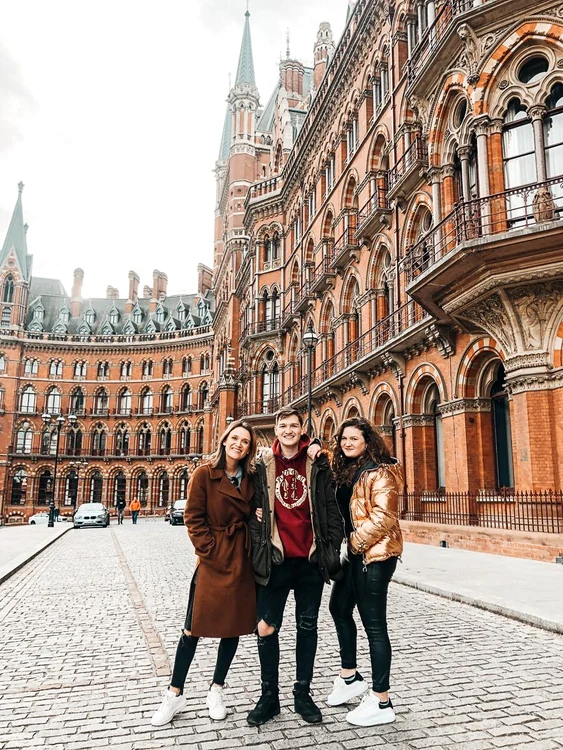 Are doi copii mari: Harold și Ingrid