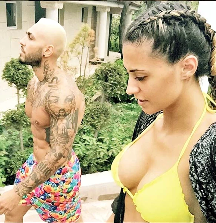 Alex Velea şi Antonia sunt ca decupaţi din revistele de fitness